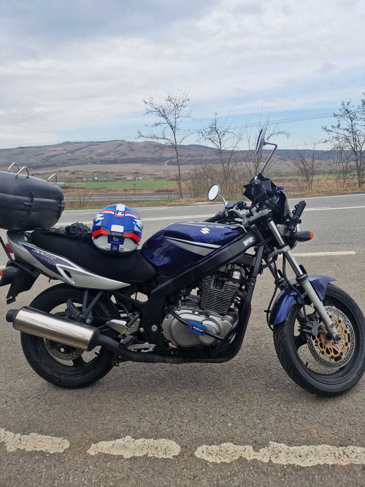 Vând Suzuki  Gs 500 u naked A2  top case ,crash bar,manere incalzite