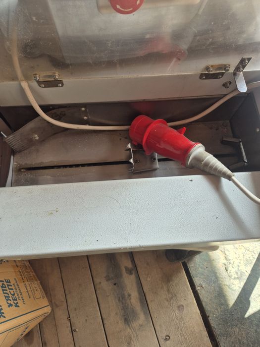 Овощерезка и хлеборезка