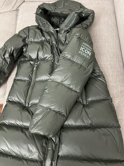 Продается женский пуховик Armani Exchange оригинал