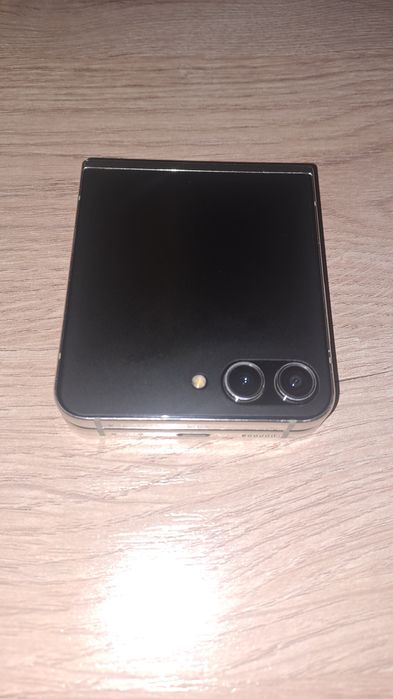 Samsung Galaxy z flip5 5G