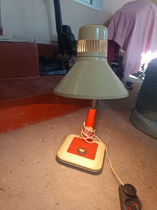 Продается Настольная лампа советский прочный