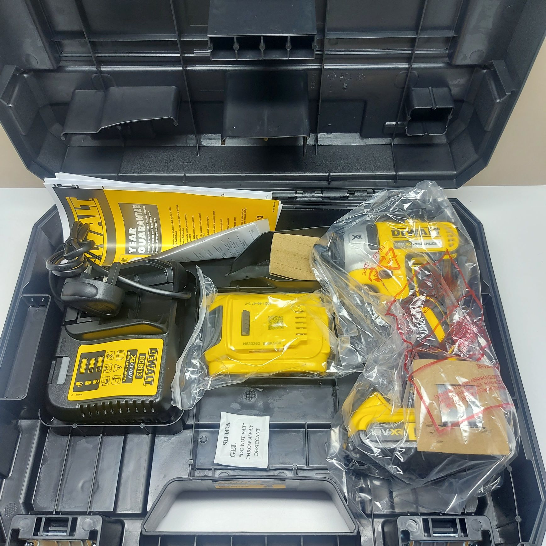 .Нов комплект импакт Dewalt DCF887D2