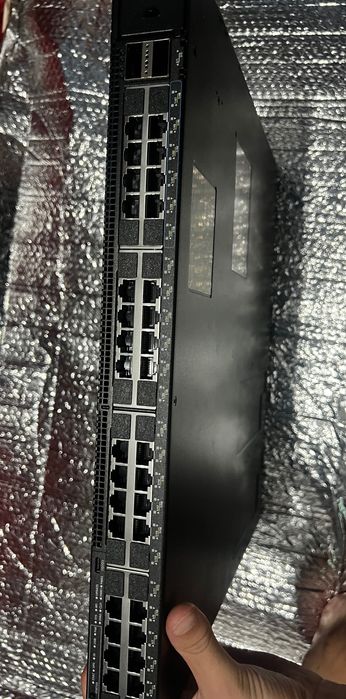 switch de rețea enterprise marca CommScope /  ICX 7550-48ZP