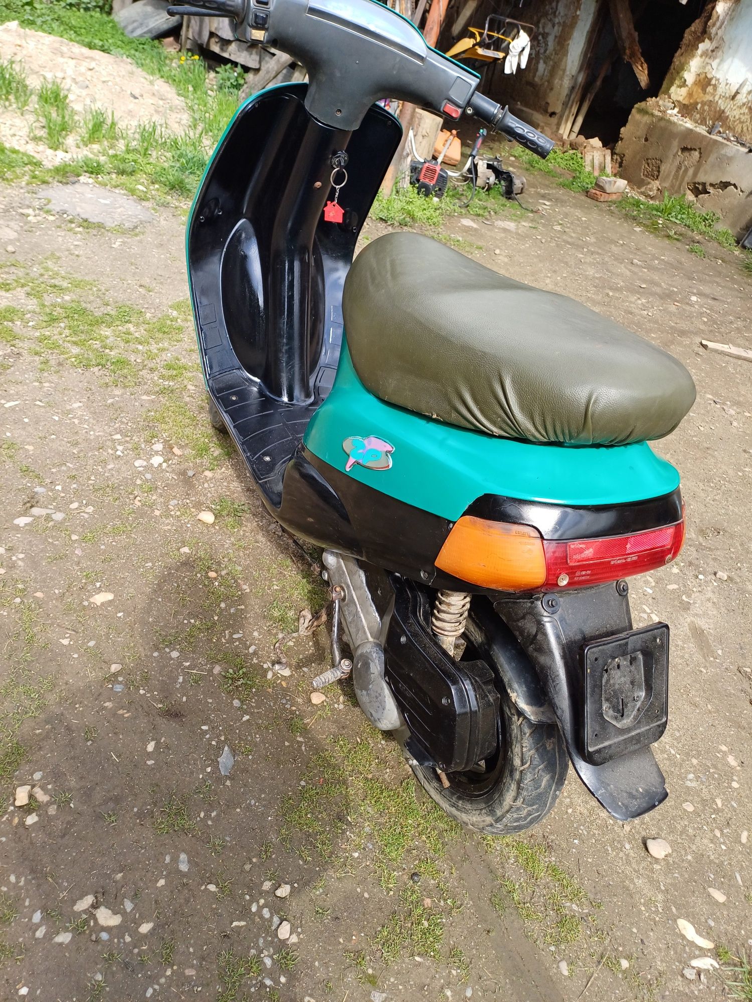 Vand sau schimb scuter piaggio zip 1000 de lei