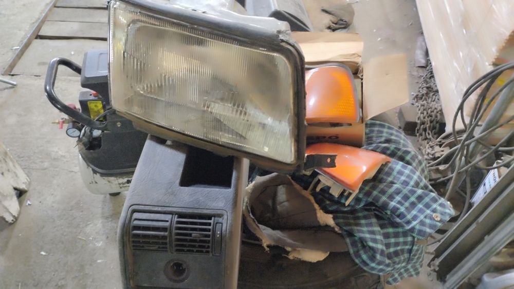 Продам поворотники  фары центральная консоль молдинг с3