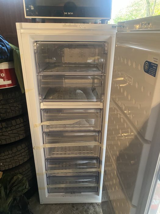 Вертикален Фризер Beko