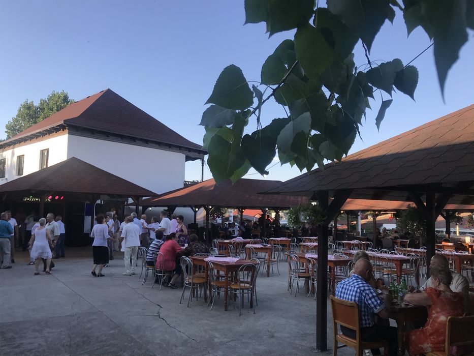 Restaurant “Casa Valcea” de inchiriat!