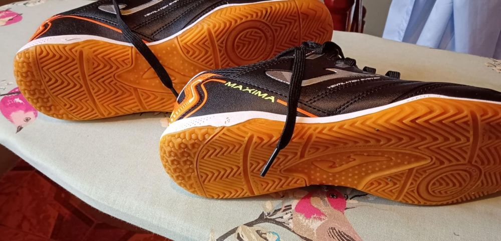 Adidasi Joma noi