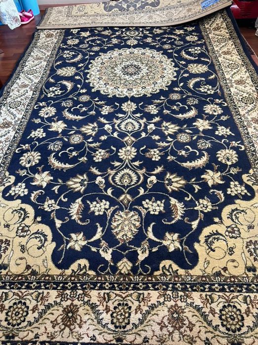 Продам ковер в красивой расцветке