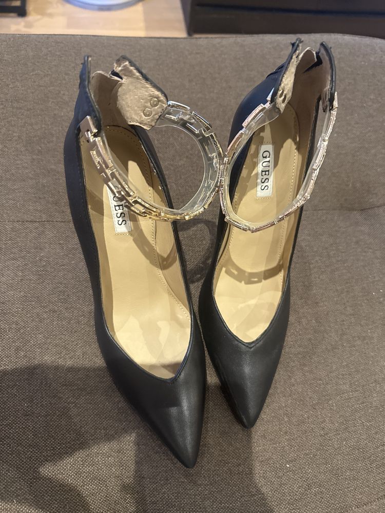 Обувки GUESS 38 номер