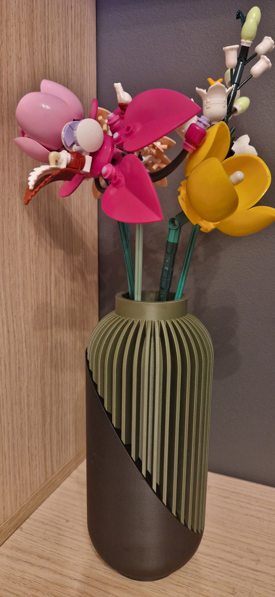 Vază Modernă Elegantă – O Piesă de Design pentru Casa Ta