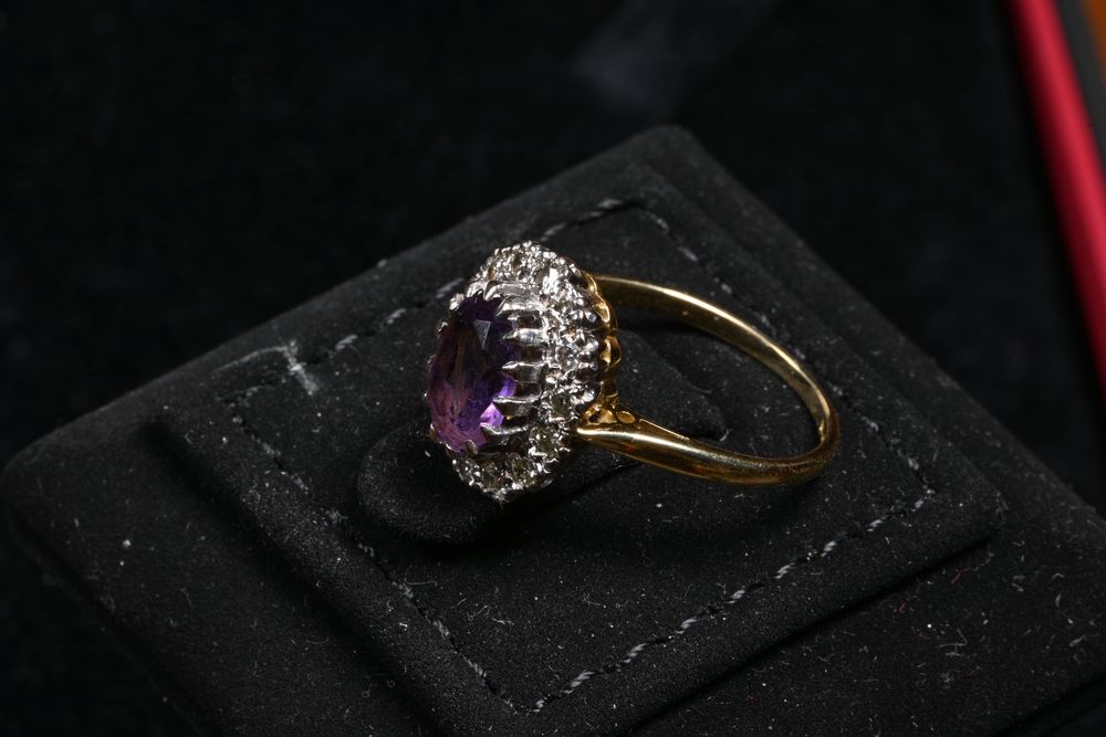 Златен Пръстен 18к (750) и Платина с Аметист и 14 диаманта, Размер 53