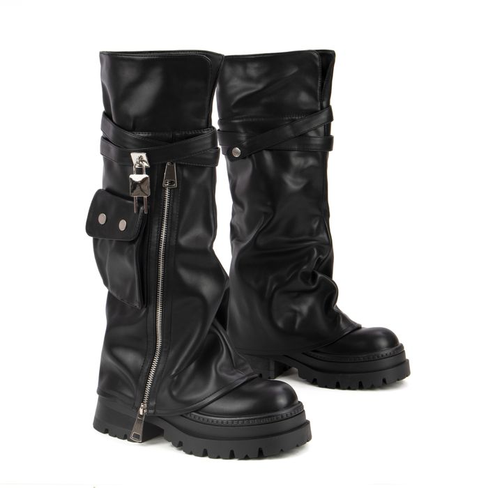 Дамски ботуши  на платформа в черно