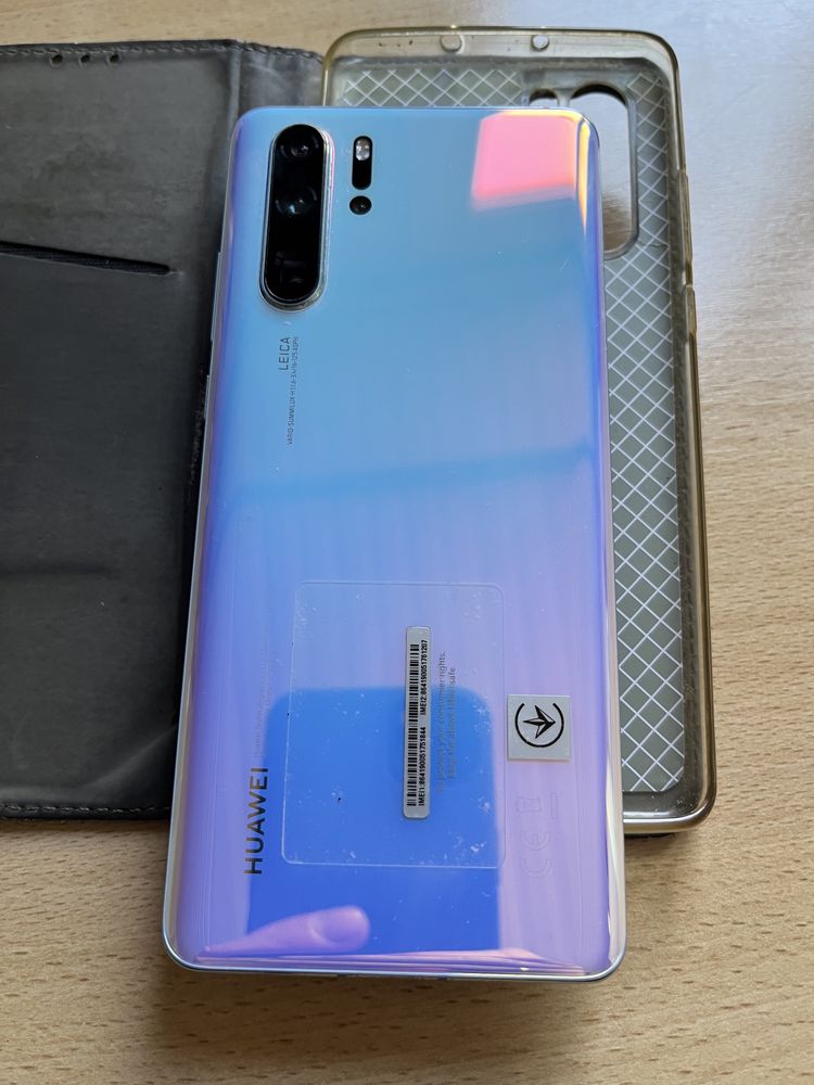 Продавам huawei p30 перфектен