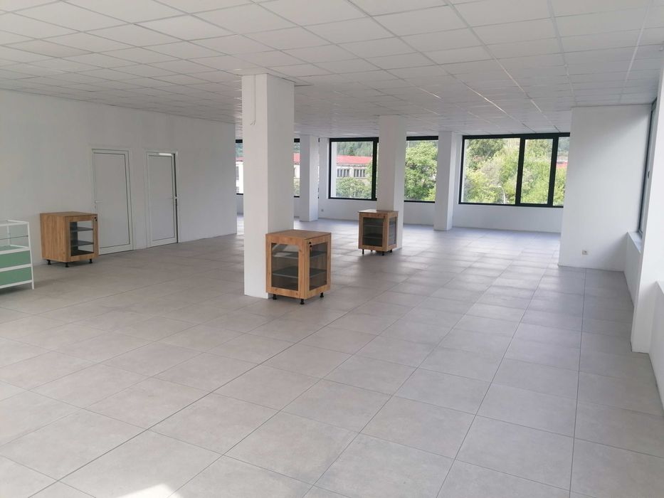 Дава се под наем Магазин в Дупница - 200 кв.м за 1030 € - Снимка #2