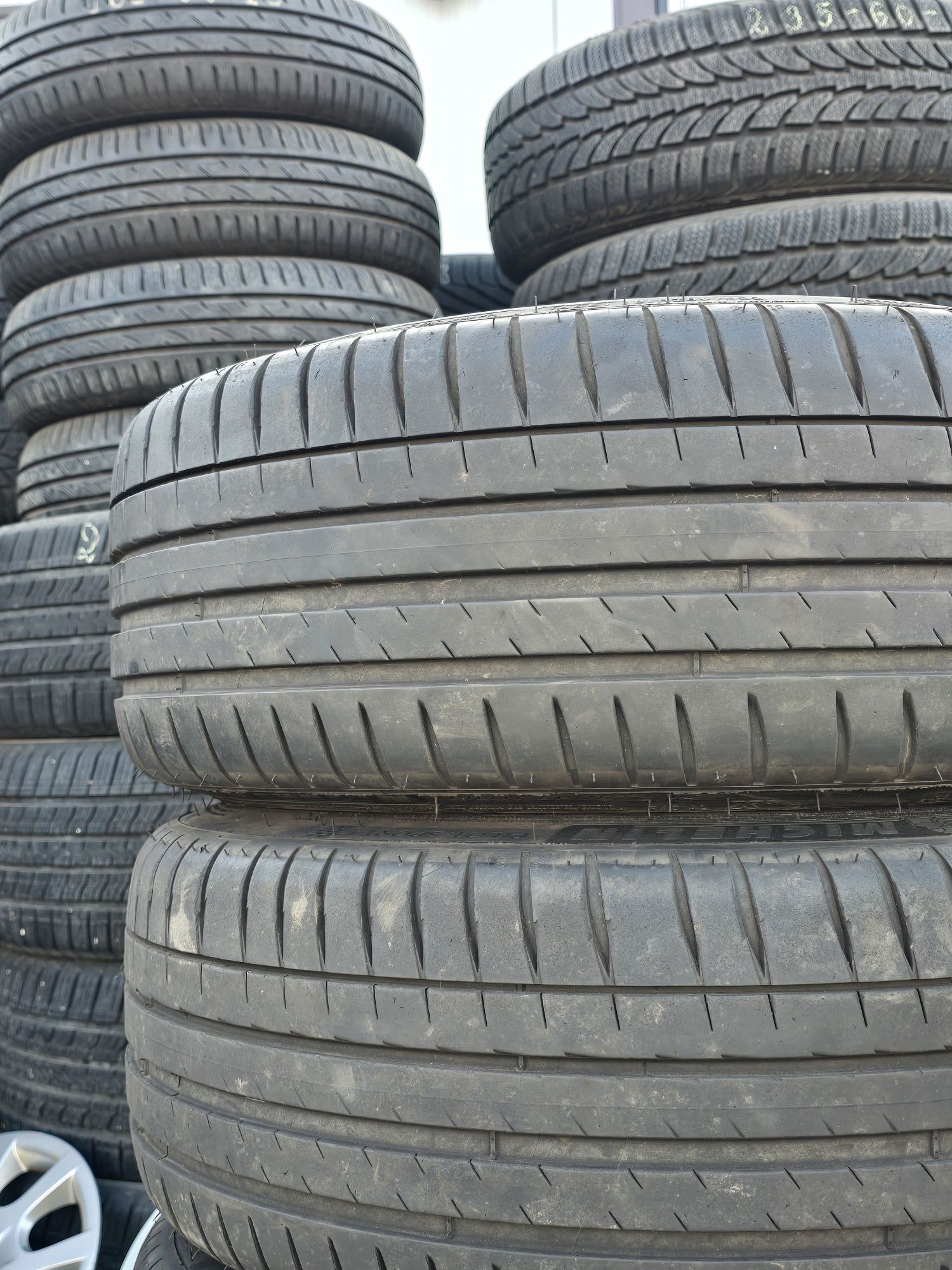 2 Броя 225/40/18 Michelin 6,8mm 21dot