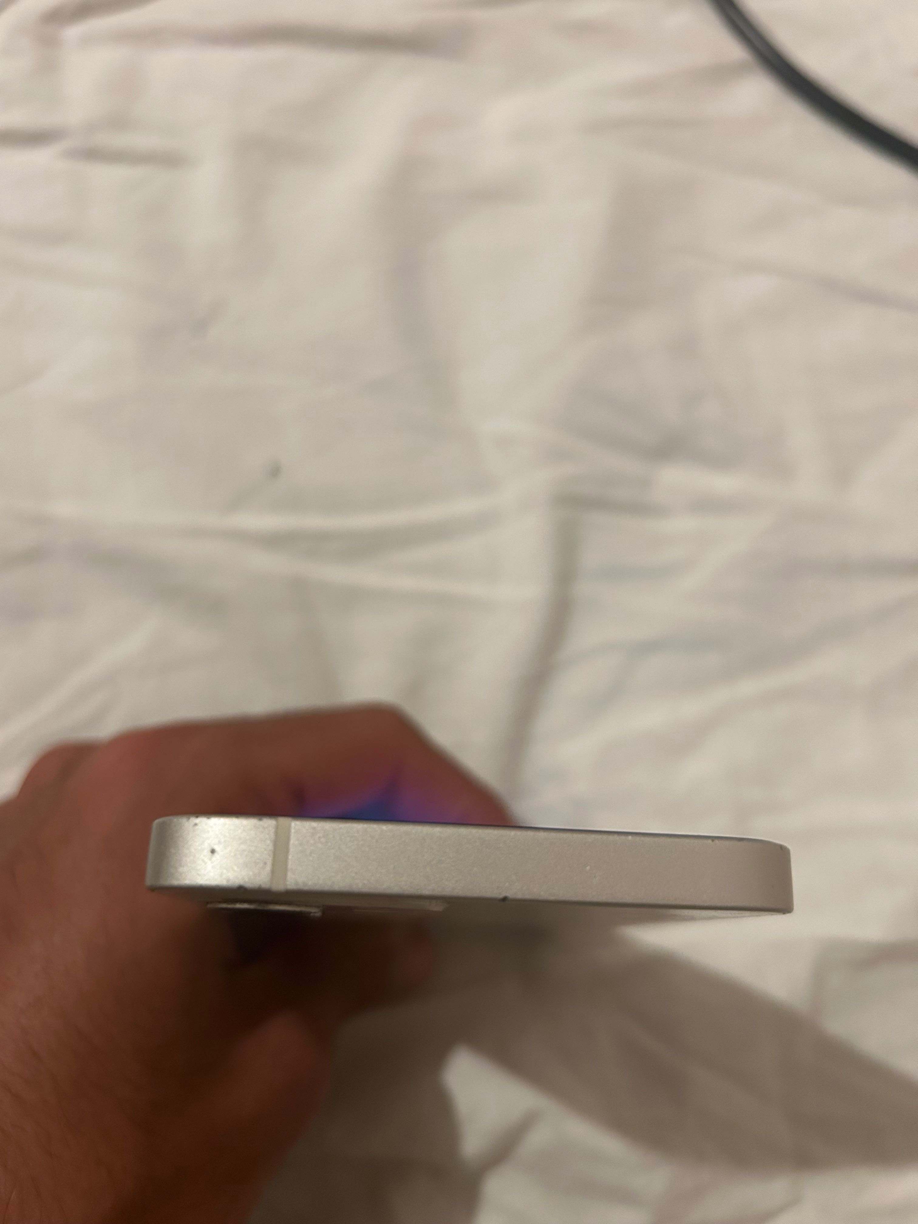 iPhone 12 запазен