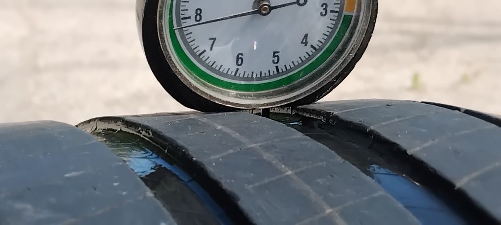 Гуми 215 55 17 Мишелин Michelin 2 броя. Нов внос. Не са нови!