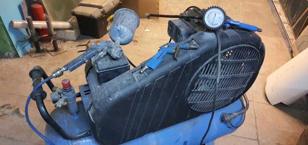 Compresor aer AIRMASTER 100L