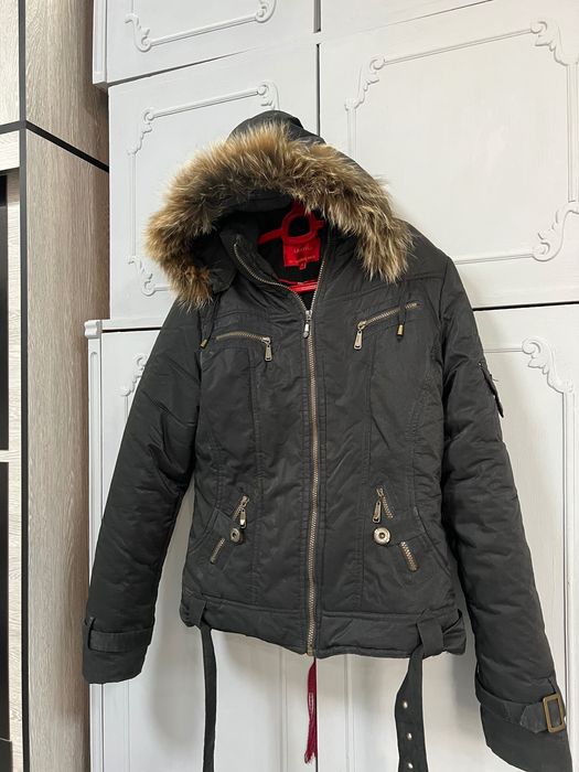 Продам зимнюю куртку женскую