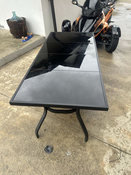 Masa de metal cu sticla pentru exterior