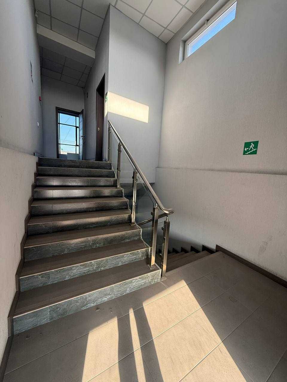Аренда Автосалон, Сервис, 1500 М2 Сергели мошина бозор йулида