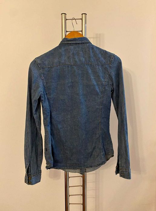 Camasa blugi cu tinte aplicate pe guler