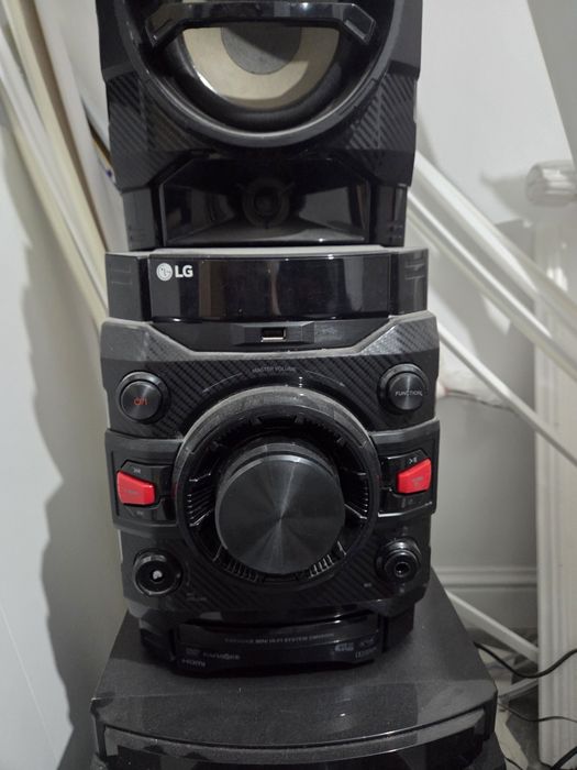 Музыкальный центр LG