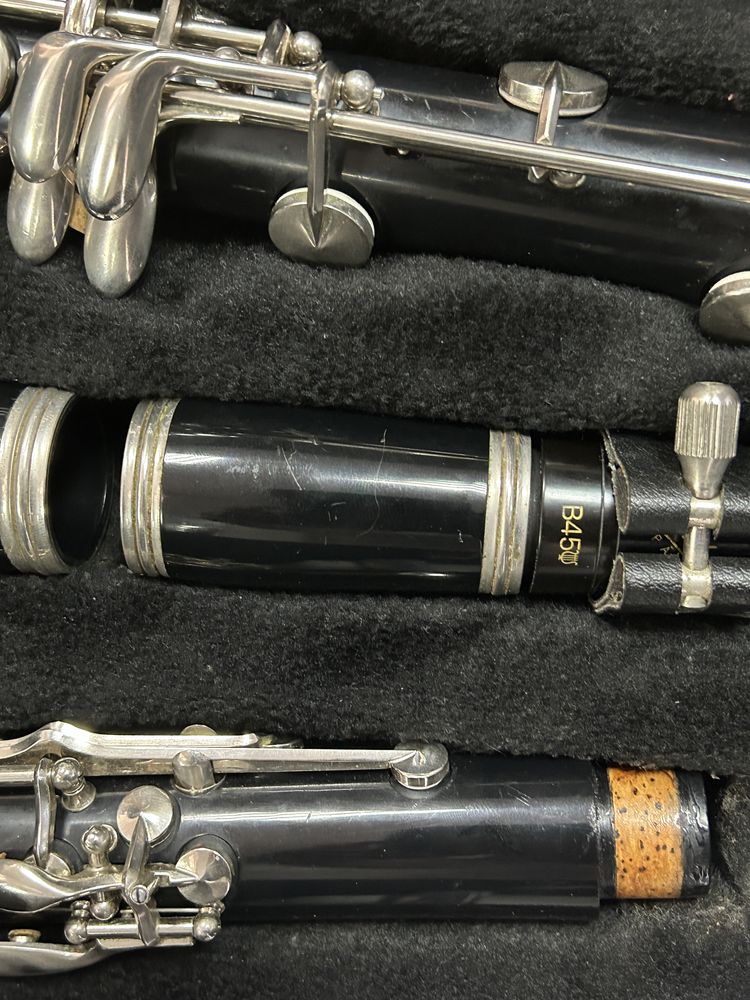 Clarinet Jupiter, cutie si mustiuc