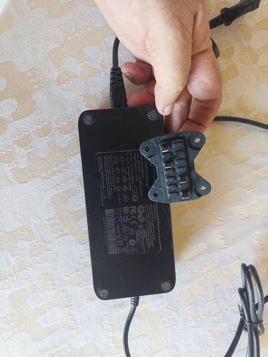 Incarcator baterie trotineta electrică 47v Tier