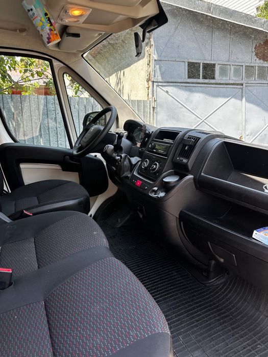 Food truck Peugeot Boxer gata de făcut bani