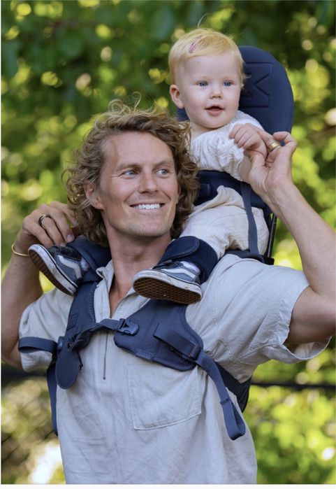 Продавам Minimeis G4 – раница/седалка за носене на дете на рамене