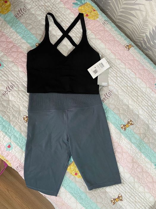 Продам новый топ и велосипедки