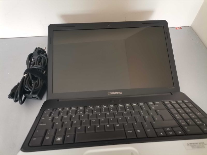 Лаптоп - Compaq intel caleron 900