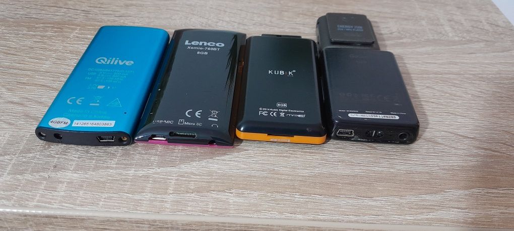 Vând set de 5 buc mp 3 și mp4