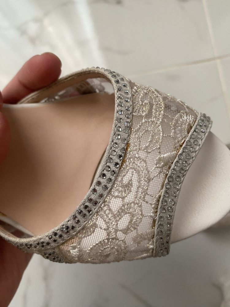 Pantofi eleganti