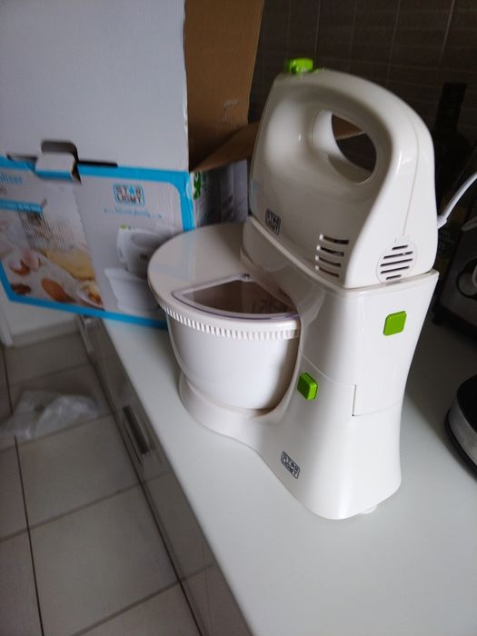 Vând mixer cu bol, ropdus de calitate superioara produs nou.