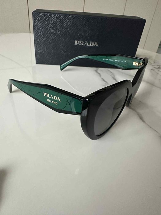 Слънчеви очила Prada