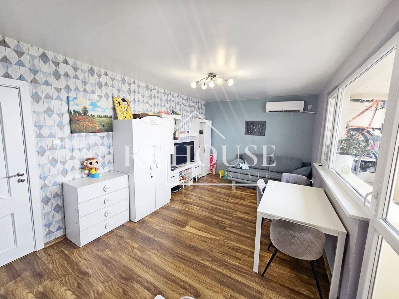 Продава се Двустаен апартамент в Варна, Левски - 70 кв.м за 1986 €/кв.м - Снимка #3