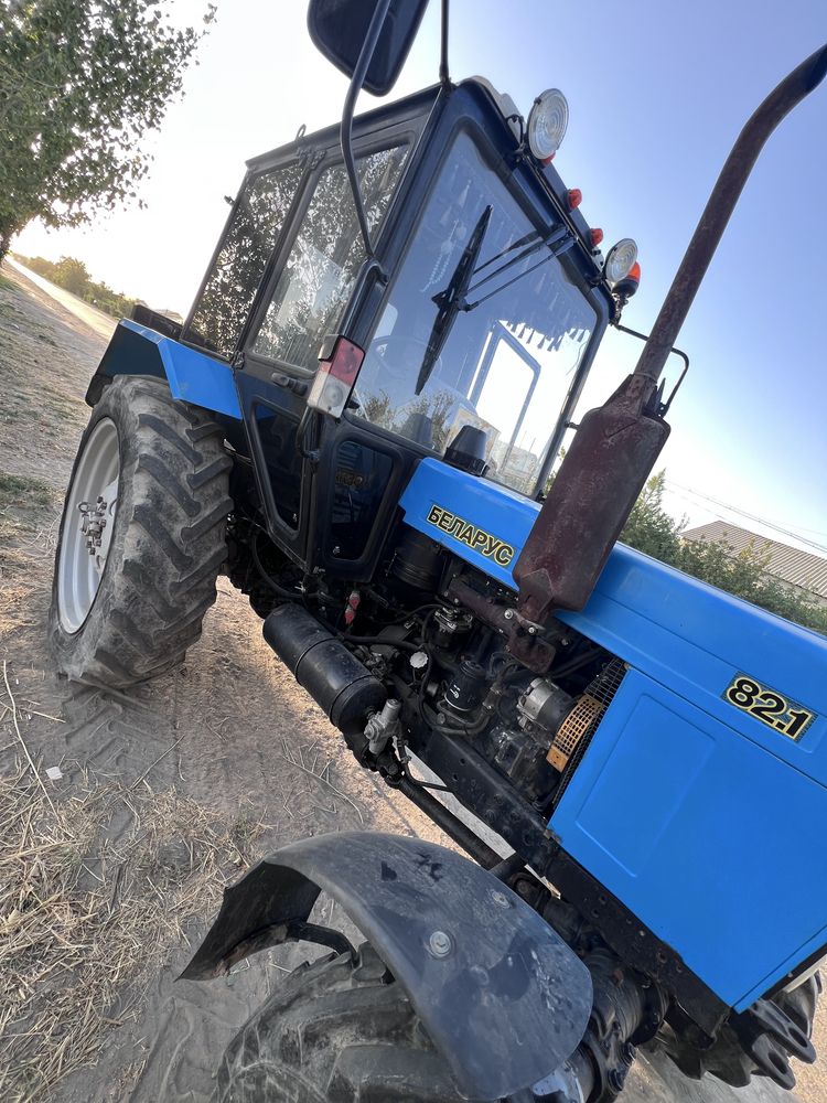 Traktor 82.1 sotiladi.