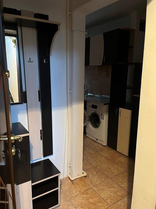 Vand apartament cu doua camere  semidecomandat