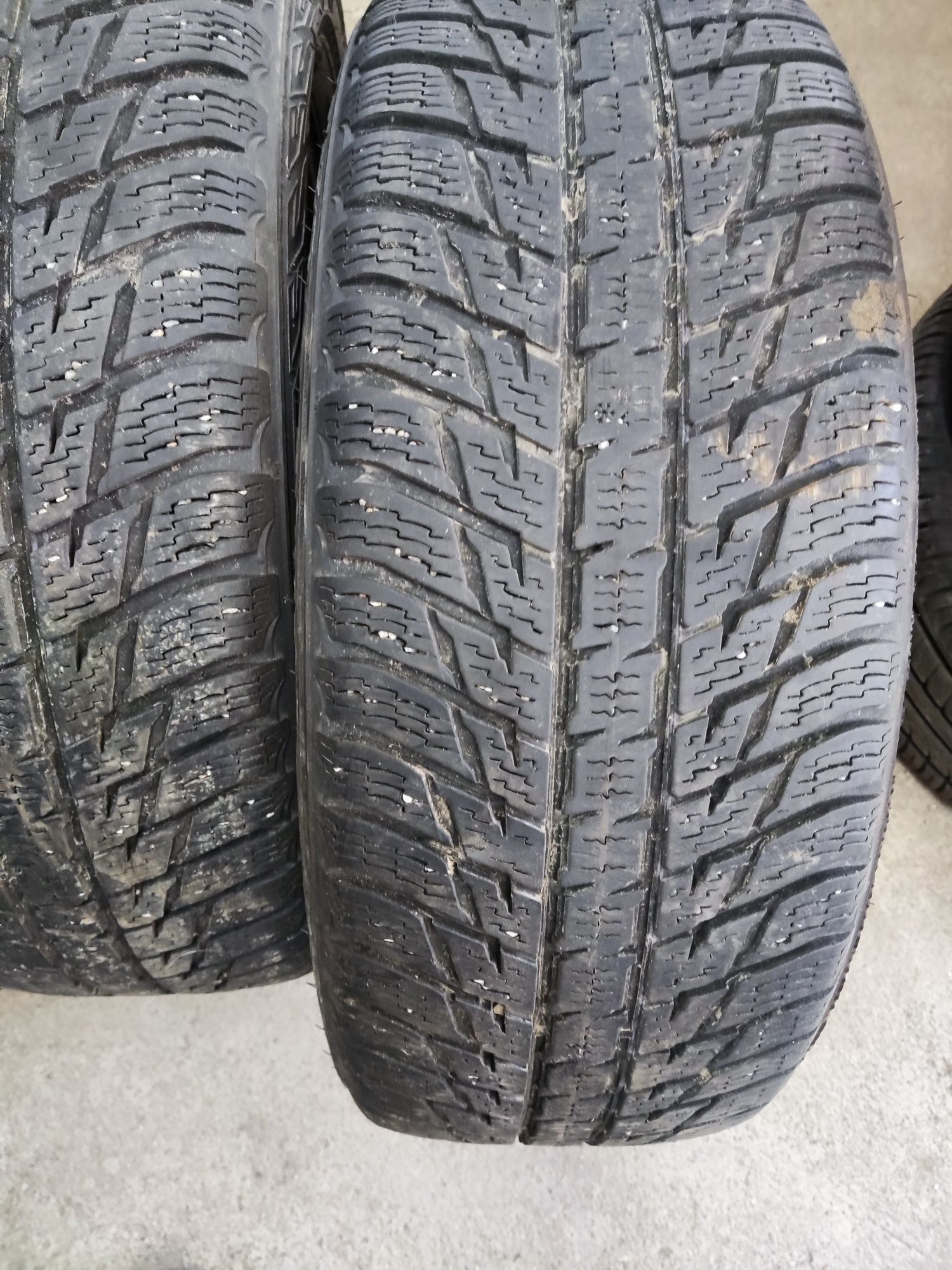 225/60/17 Nokian