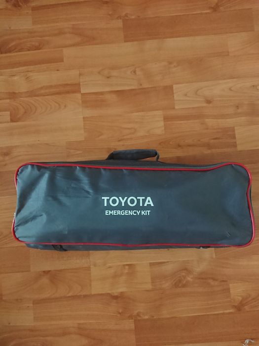 Набор автомобилиста,подномерники и сумочка, насос