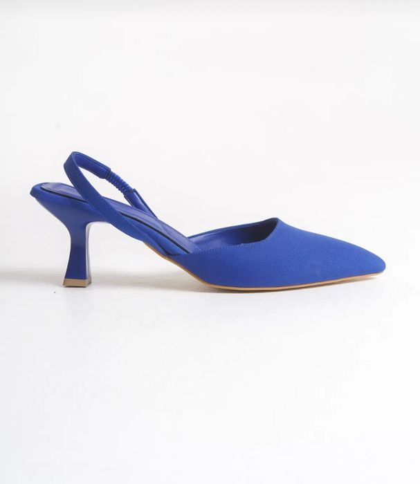 Сини обувки на ток с отворена пета и остър връх