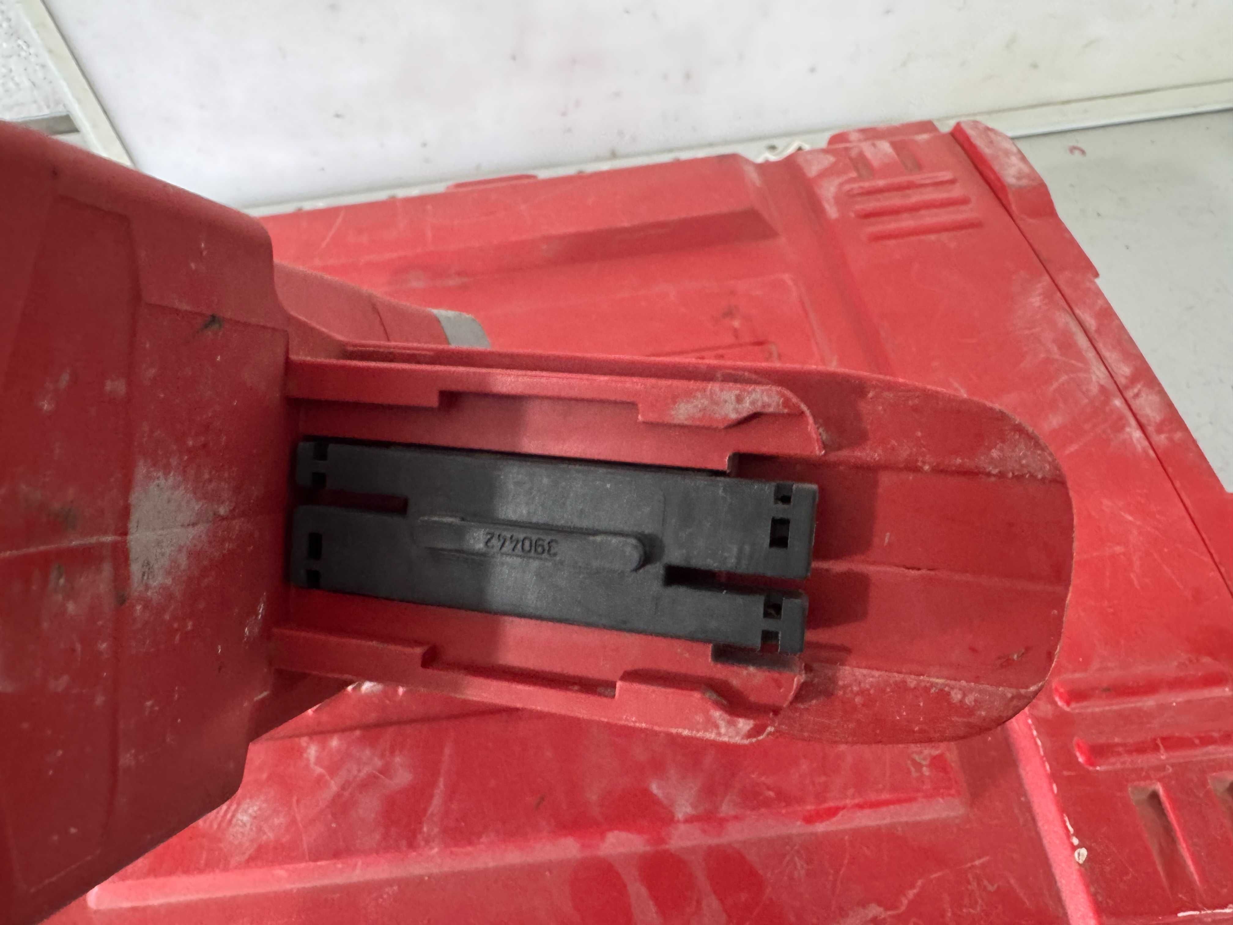 Перфоратор  - Milwaukee 28 V / V 28 HX