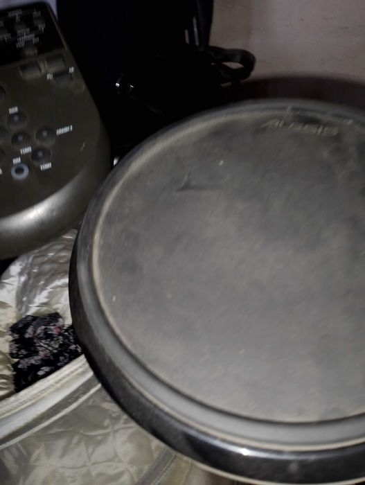 ЕЛ. Барабани Alesis Kit На части