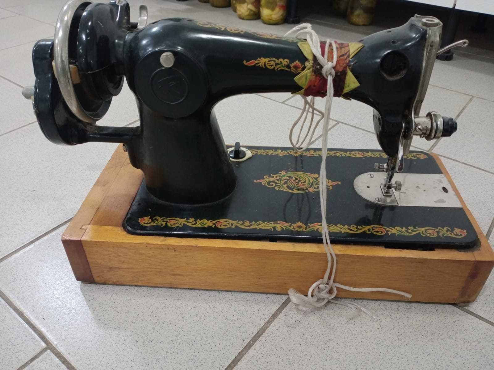 Машинка швейная ручная