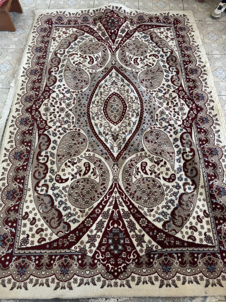 Продам ковер 1,5*2,3