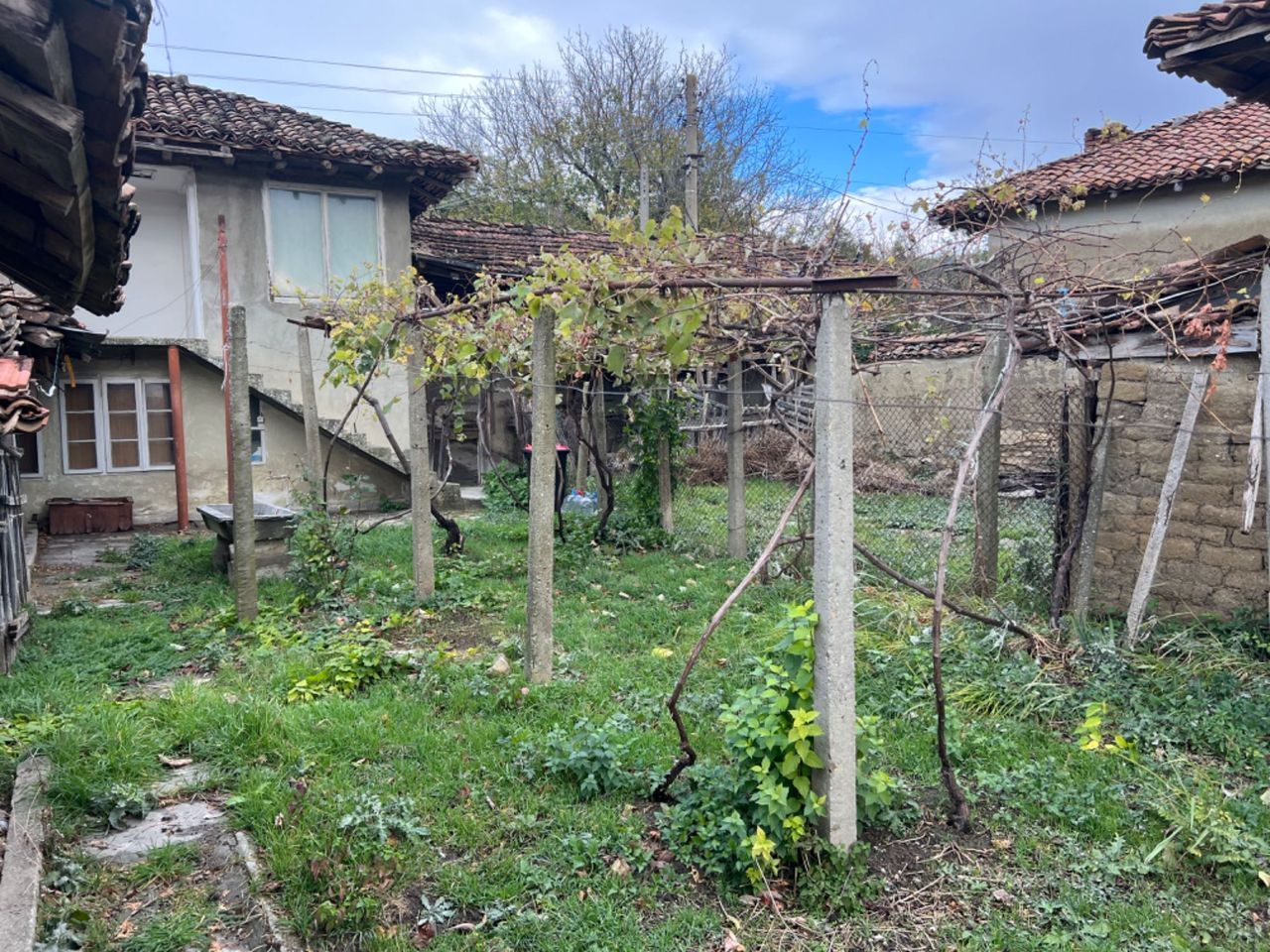 Продава се Къща в Варна, Цветен квартал - 183 кв.м за 59 €/кв.м - Снимка #1