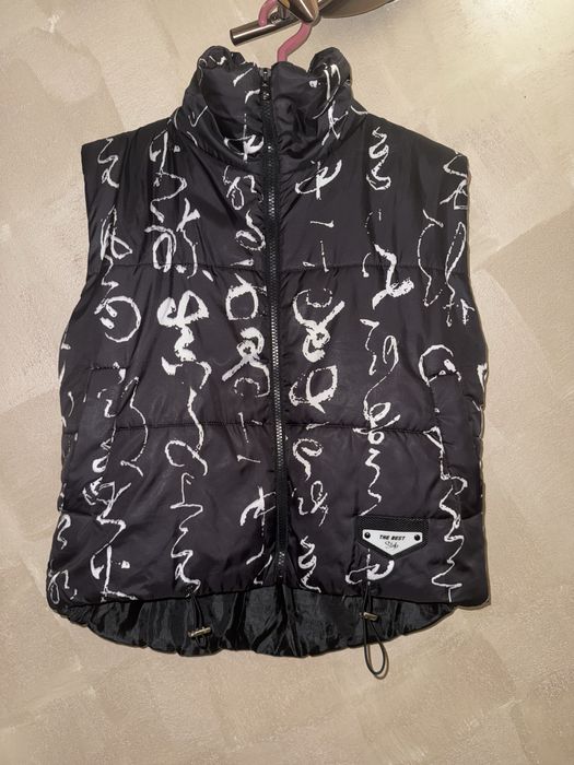 Черна грейка с бели елементи